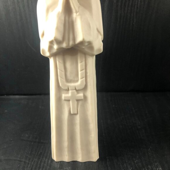 Ceramic Hooded Monk Figurine With cross-detailing - Picture 3 of 7